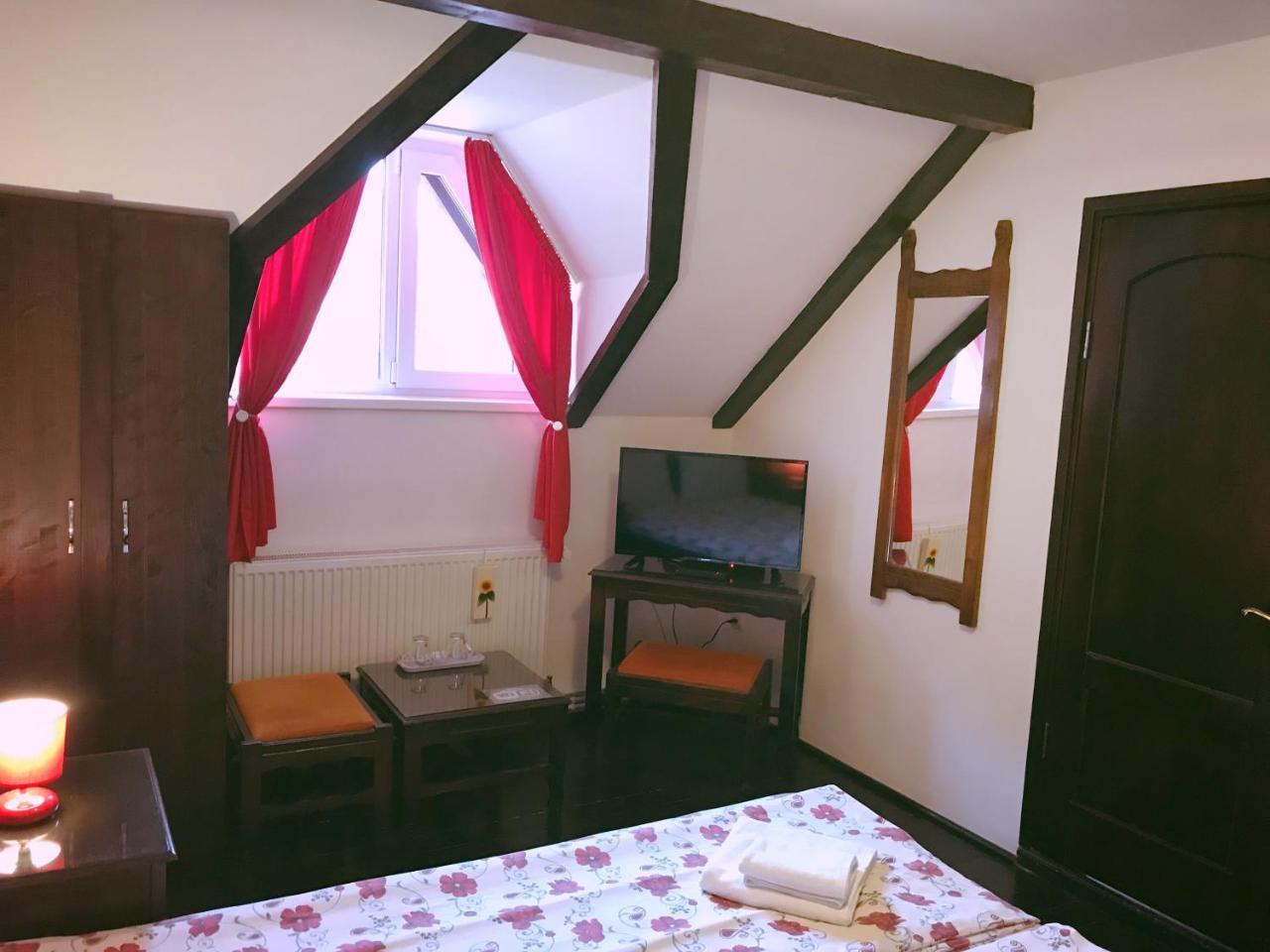 Casa Cu Cerdac Hotel Segesvár Kültér fotó